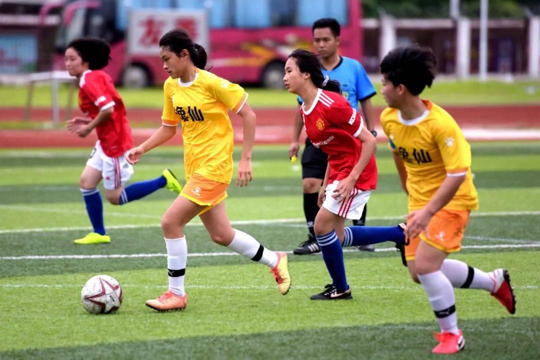 TES 战队 2-1 战胜 BLG 战队成功晋级淘汰赛八强